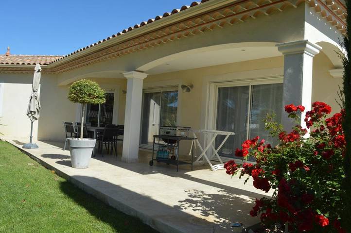 Location de vacances pour 8 personnes, avec Terrasse et Jardin ainsi que Piscine et Vue à Combas - 4