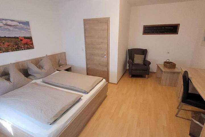 Ganze Wohnung, Vierbettzimmer mit Dusche, Wc - Weingut & Gästehaus Markus Tschida in Apetlon, Neusiedlersee-Hügelland