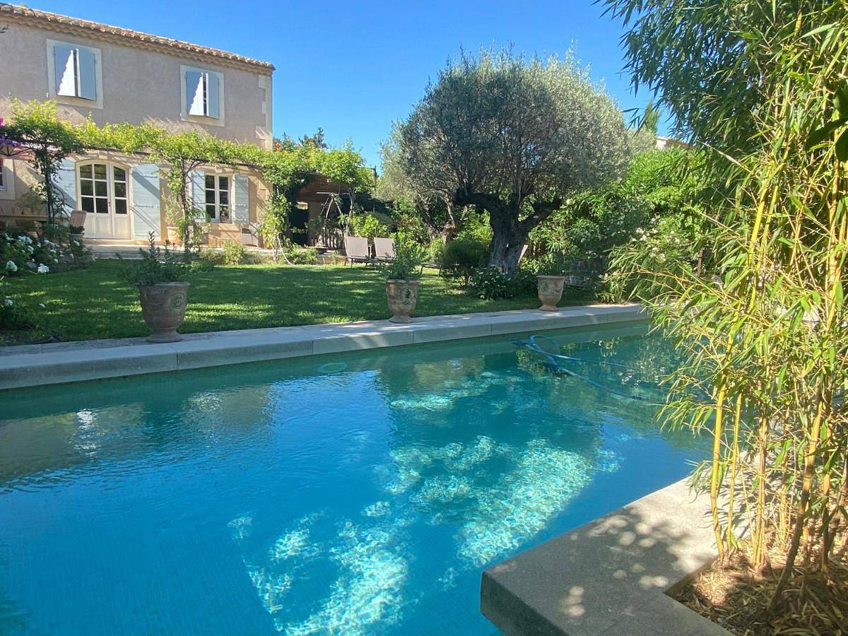 Double Room with Garden View in Paradou, Région d'Arles