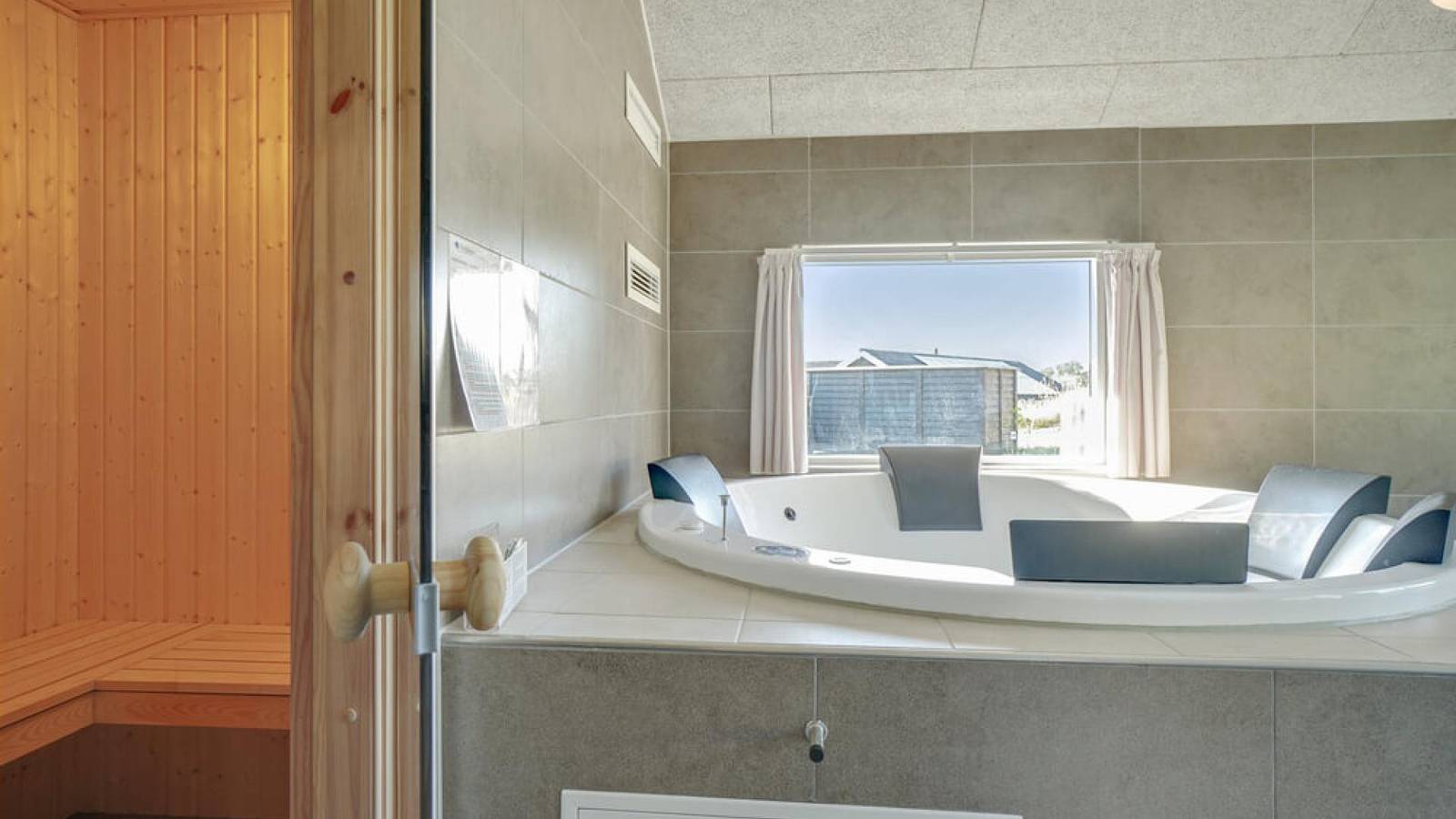 Family-friendly holiday-house with pool in Vejby Strand in Vejby Strand, Vejby