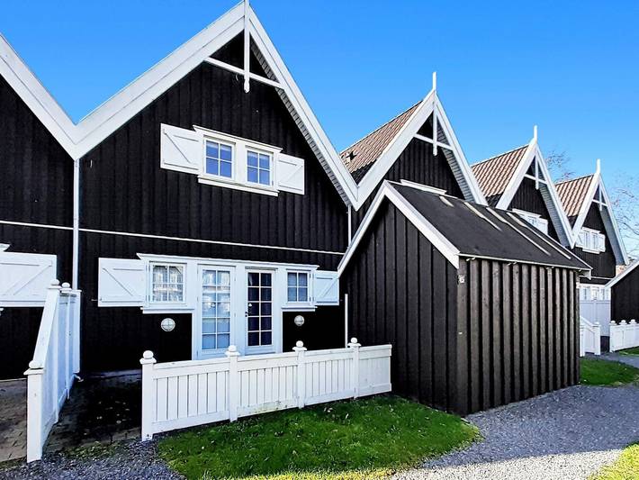Ferieudlejning for 6 personer, med Balkon og Jacuzzi såvel som Terrasse og Pool i Nykøbing Sjælland