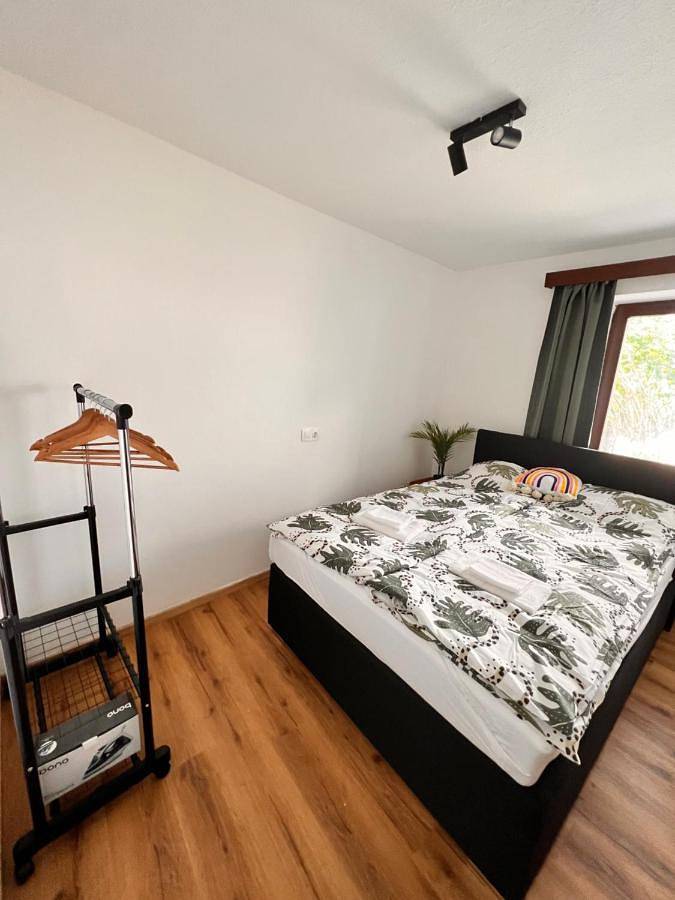 Ferienwohnung für 4 Personen, mit Balkon und Terrasse sowie Garten und Ausblick