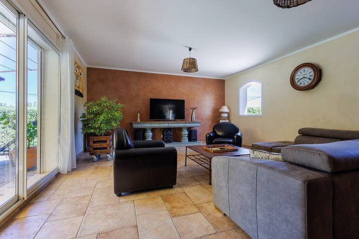 Location de vacances pour 6 personnes, avec piscine ainsi que terrasse et jardin dans Drôme provençale - 2