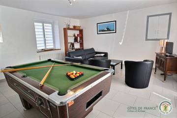 Gîte pour 6 personnes, avec terrasse et jardin à Lanvellec