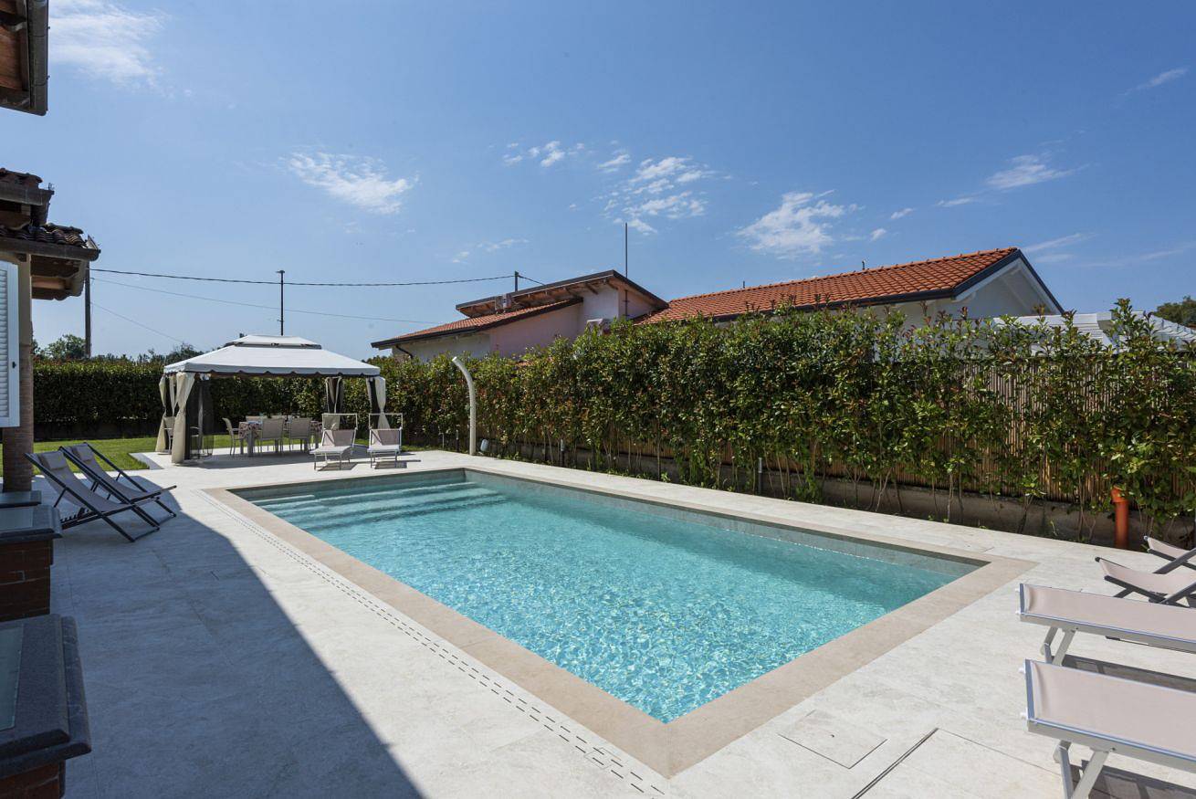 Villa del Rio by Mmega in Strettoia, Pietrasanta