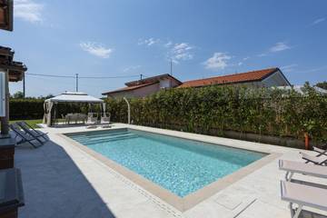 Villa pour 10 Personnes dans Pietrasanta, Parco Regionale delle Alpi Apuane, Photo 2