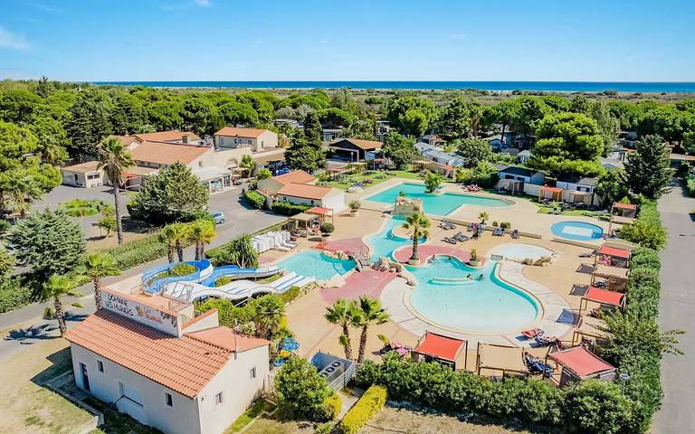 Camping pour 6 personnes, avec terrasse et piscine à Vendres - 2