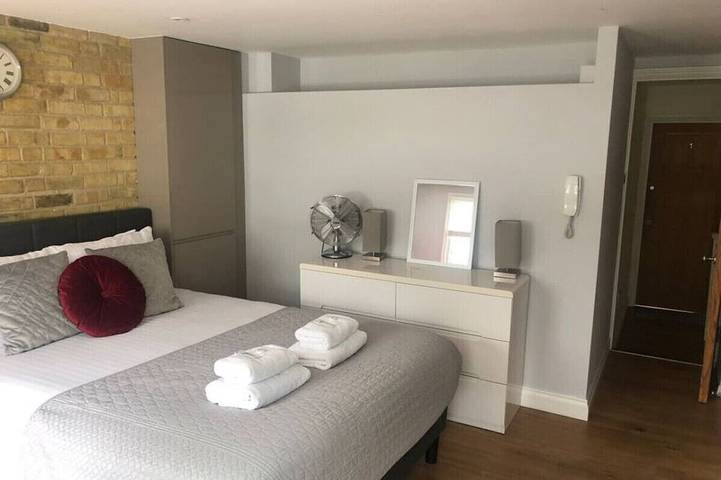 Entire apartment, Modern en-suite Studio in the Heart of Mill Road in Cambridge, Cambridgeshire