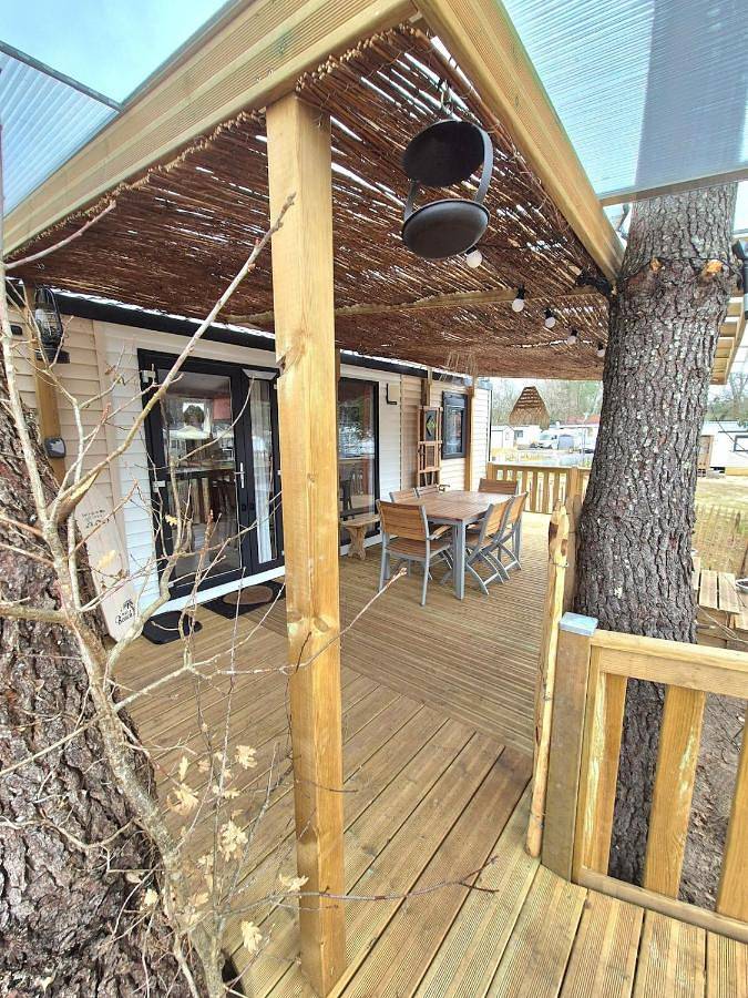 Location de vacances pour 6 personnes, avec terrasse et piscine à Herm