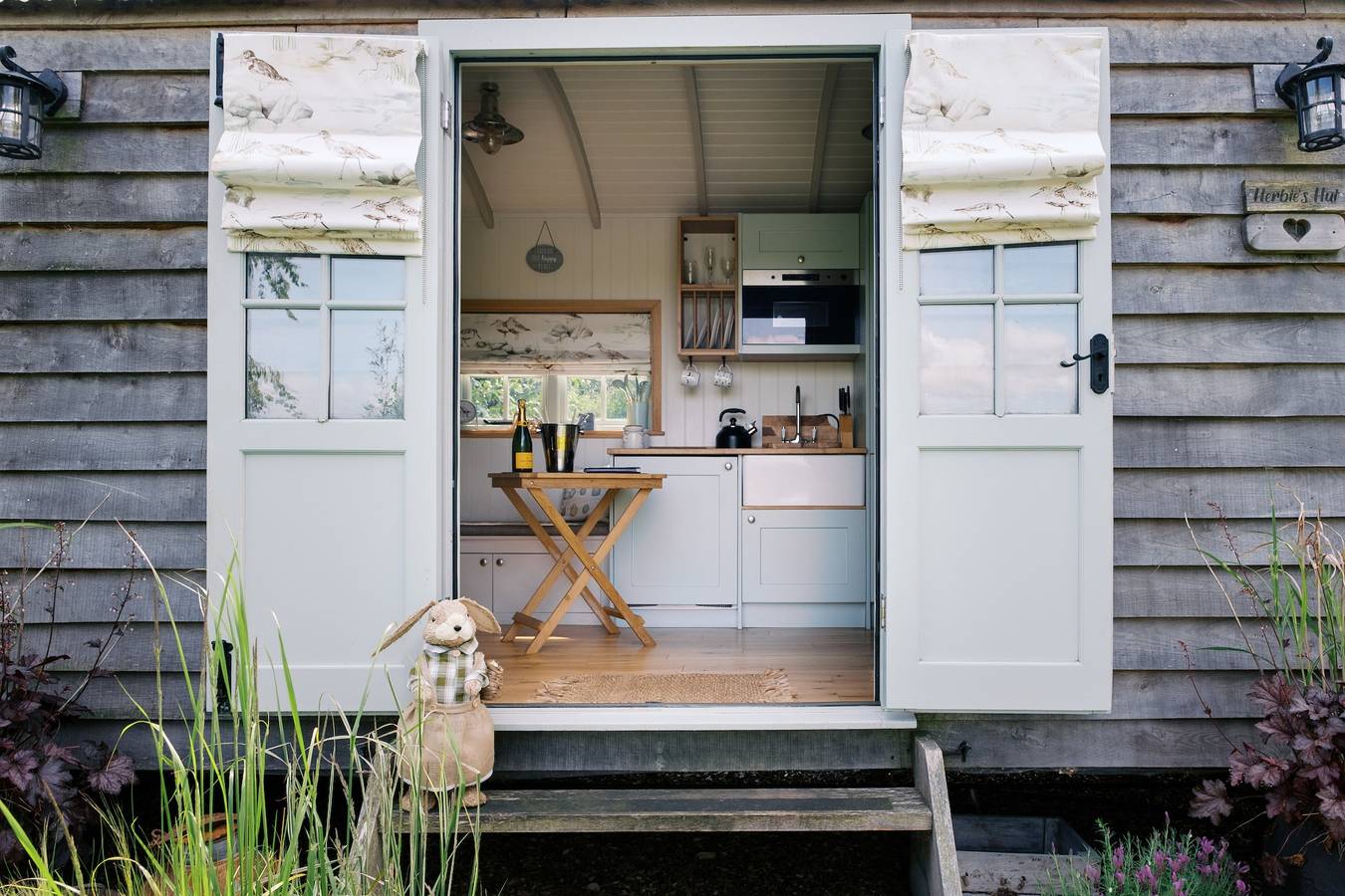 Herbie's Shepherd's Hut - Wellness & Hot Tub in Melton, Leicestershire