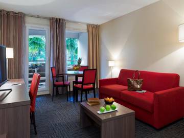 Hôtel pour 4 Personnes dans Ferney-Voltaire, Gex, Photo 1