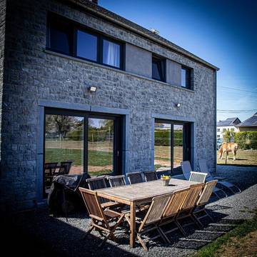 Gîte pour 6 personnes, avec piscine et jardin à Onhaye