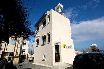 Gîte pour 2 personnes, avec terrasse et vue dans Πισσούρι