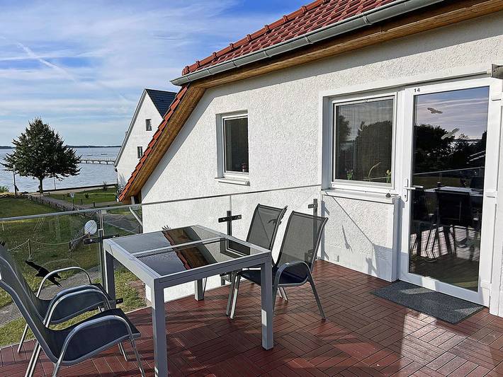 Entire apartment, Hochterrasse mit Meerblick, ca. 600m zur Ostsee (Steinstrand) ca. 60m zum Bodden in Dranske, Ruegen