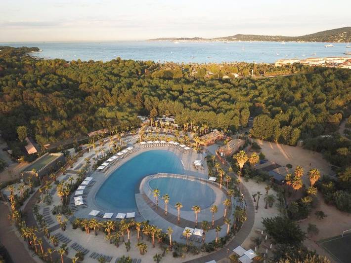 Camping voor 6 personen, with Whirlpool and Terras as well as Kinderzwembad and Zwembad in Grimaud