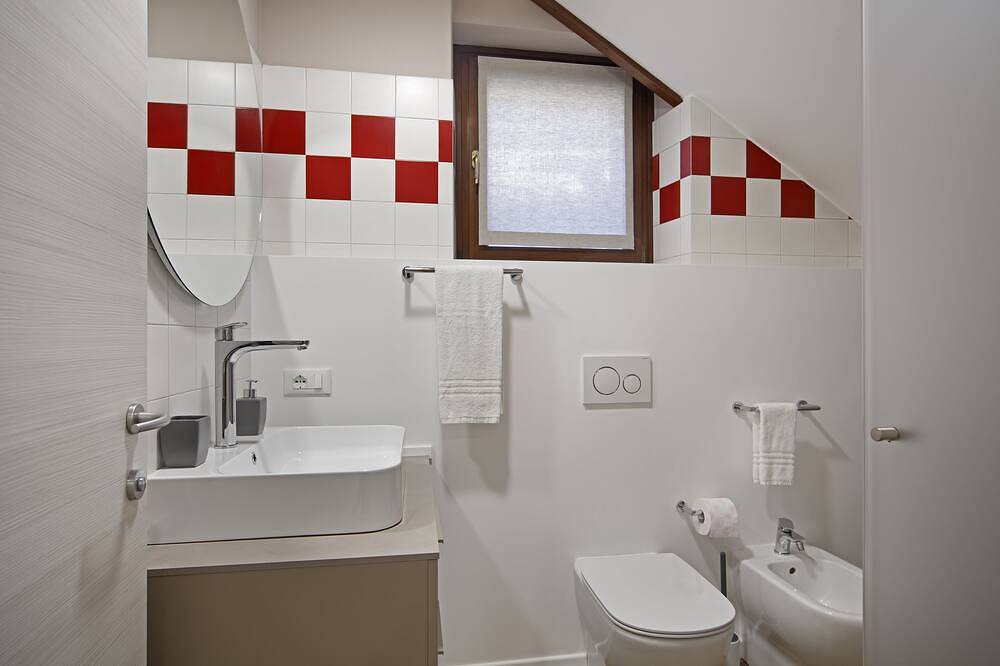 Apartamento entero, Design and Comfort at the Gates of the Belluno Dolomites Monolocale Ninetta in Belluno, Schiara