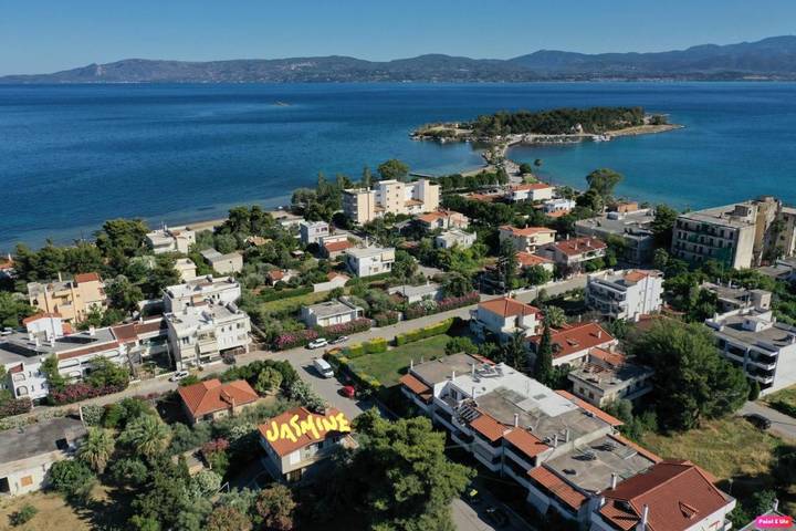 Location de vacances pour 2 personnes, avec vue et jardin dans Érétrie