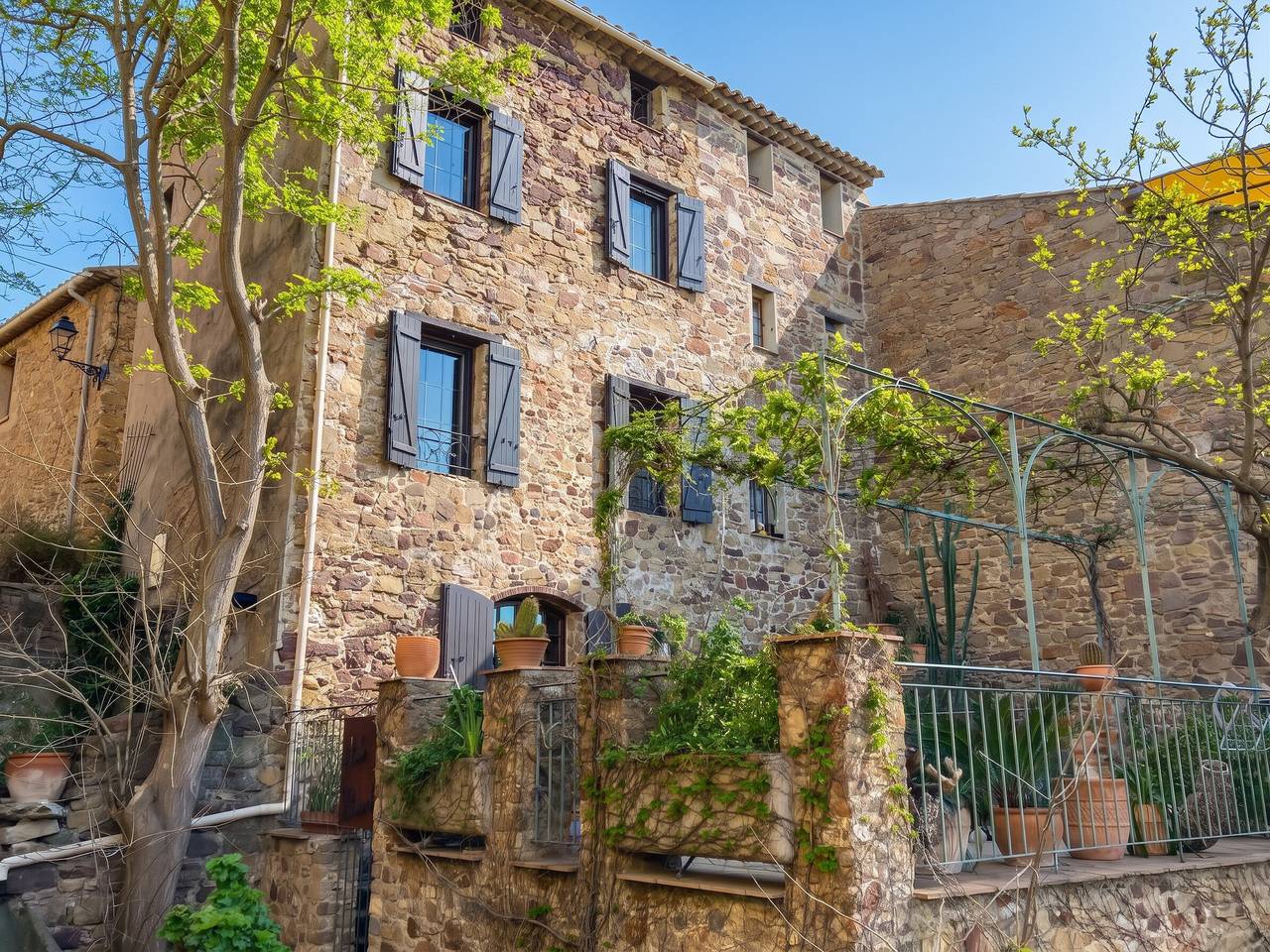 Maison charmante - Roquebrune-sur-Argens - Terrasse et vue in Roquebrune-sur-Argens, Côte méditerranéenne (France)