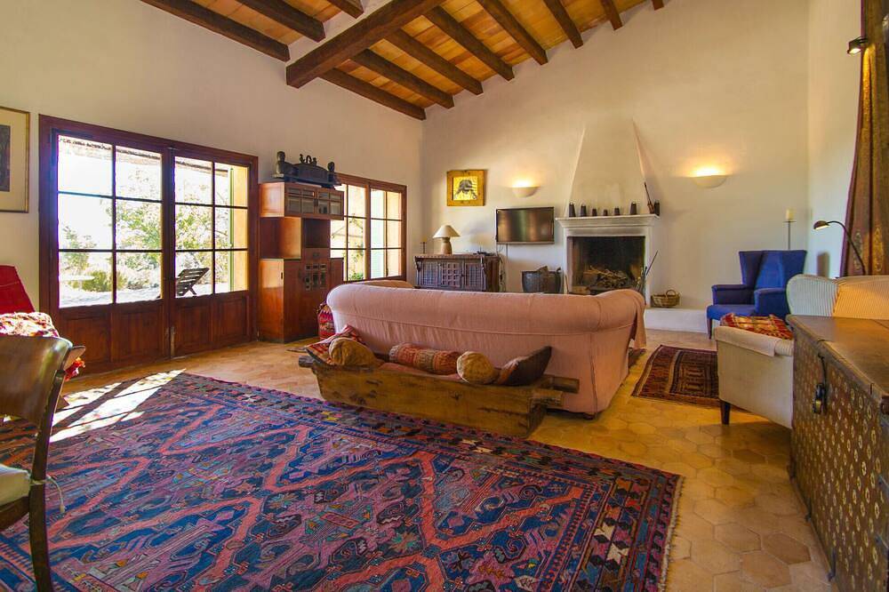 Luxuriöses Haus in Esporles mit privatem Swimmingpool, der sowohl drinnen als. in Esporles, Mallorca Westen