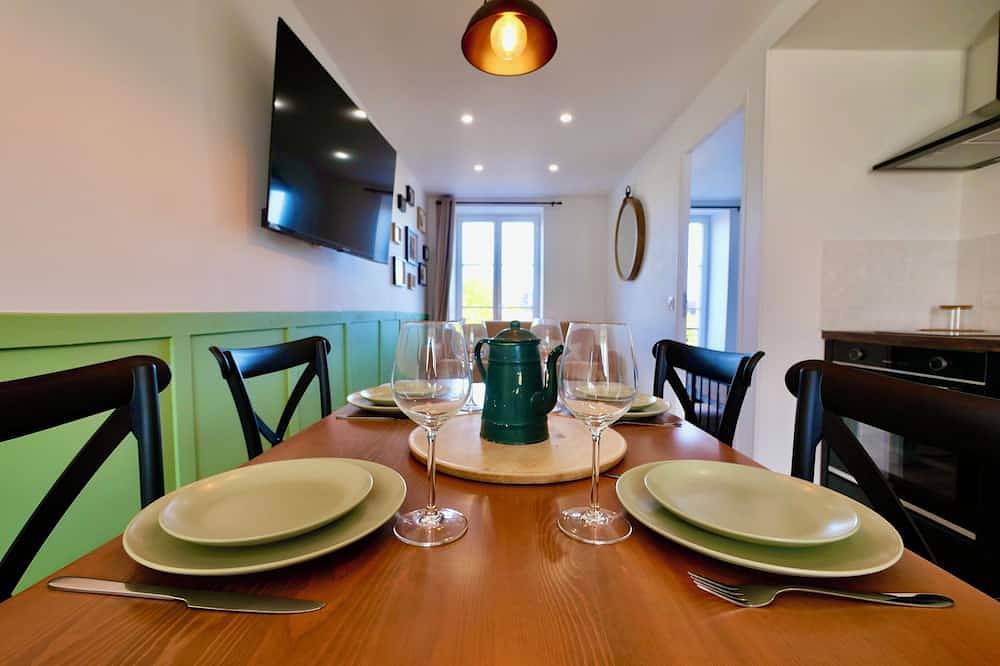 Entire apartment, D-Day Suites:Liberty 35m²/Centre Ville/4 pers/2min from train station/15min from Utah Beach in Carentan les Marais, Saint-Lô region