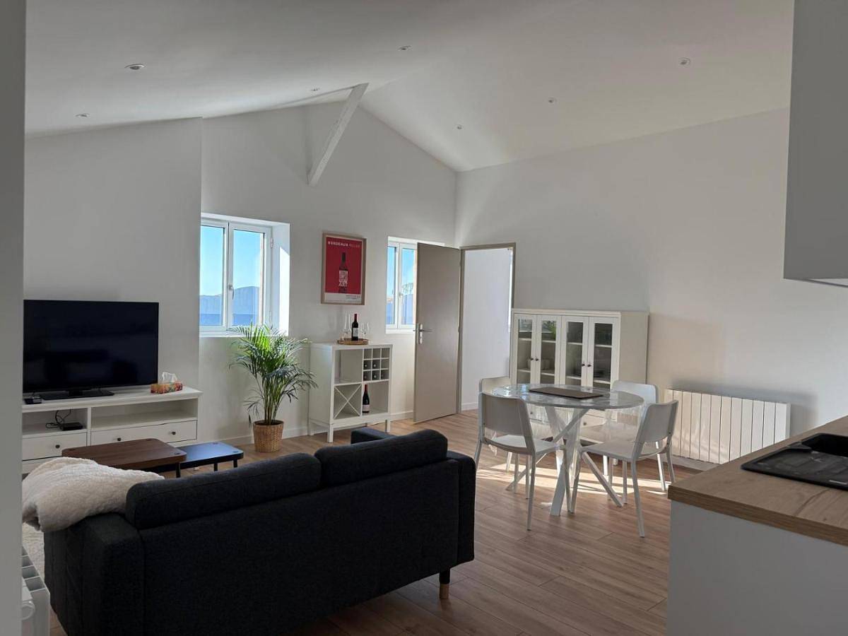 Appartement entier, Ô Vignes & Bastides " L'échappée Lapébie ", appartement cosy in Sauveterre-de-Guyenne, Région de Langon