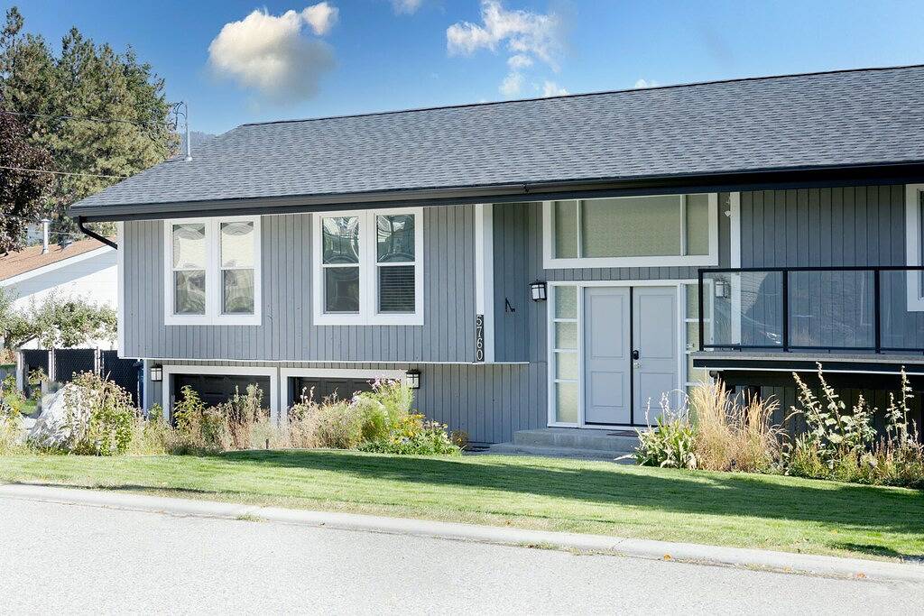 Vacation for Families with Stunning View & Pool in Peachland, Regional District of Central Okanagan