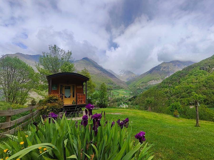 Camping Les Tilleuls - Tiny house 4 personnes - Roulotte Rhododendron 18 m² in Gèdre, Parc national des Pyrénées