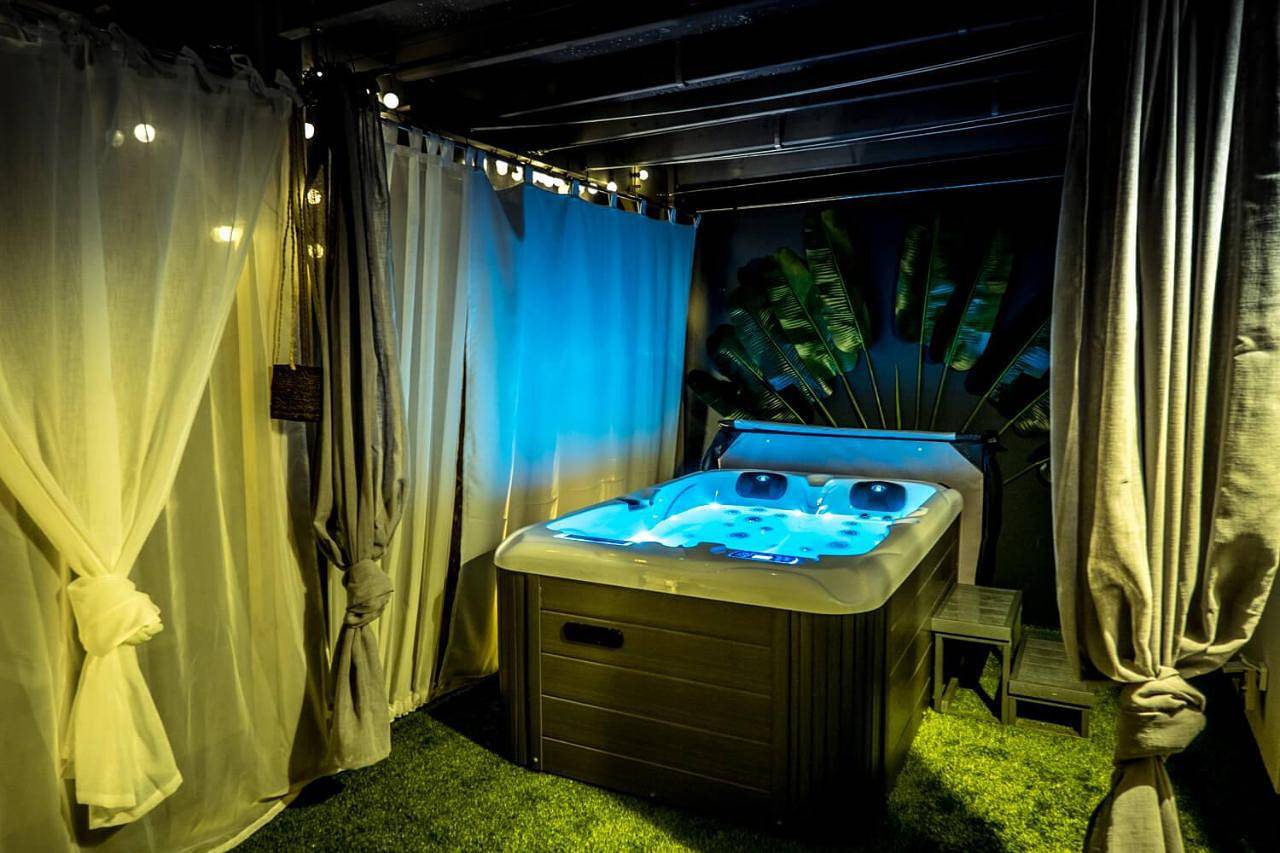 Deluxe Suite with Spa Bath in Saint-Laurent-de-la-Prée, Région de Rochefort