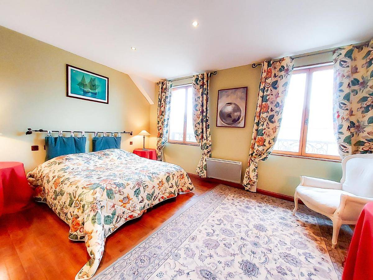Double Room with Private Bathroom in Varaville, Région de Caen