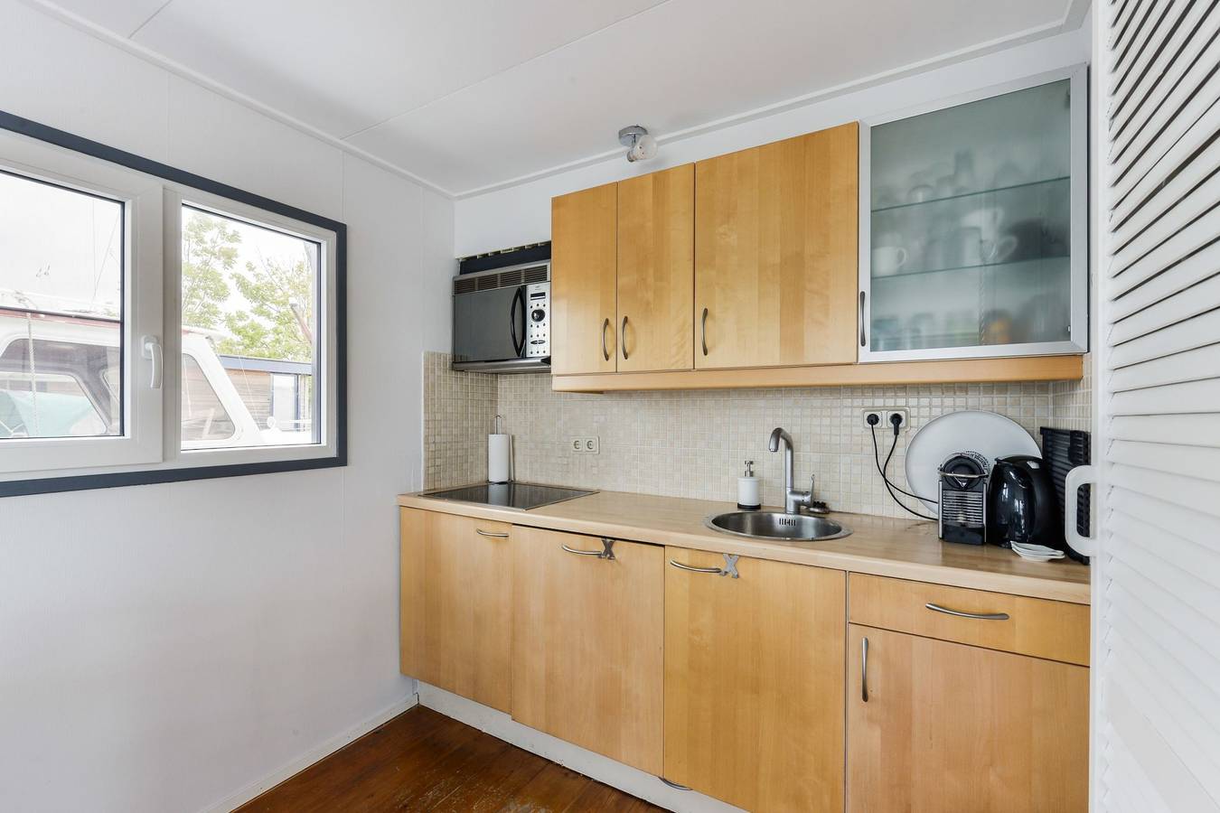 Ganze Wohnung, Bright and Comfortable Houseboat in Aalsmeer, Nordholland