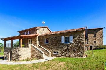 Location de vacances pour 4 personnes, avec jardin et balcon, animaux acceptés à Saint-Dier-d'Auvergne