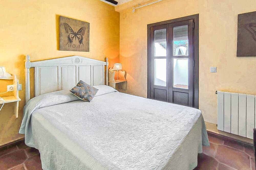 Gorgeous home in Almedinilla in Venta las Navas, Almedinilla