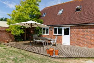 Holiday Home for 12 People in Earnley, West Sussex, Photo 4