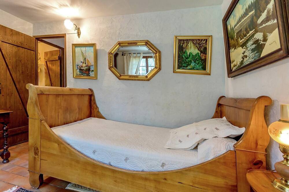 Holiday Home in Le Luc with Pool & Vineyards in Le Luc, Draguignan region