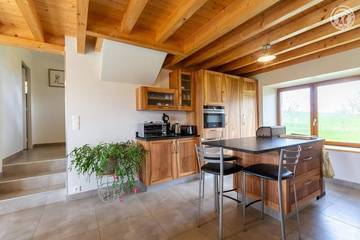 Gîte pour 6 personnes, avec terrasse dans Ayn