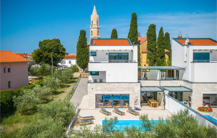 Urlaub am Meer: 2 km bis zur Küste, Pool, WLAN, Parkplätze und in der Nähe des Flughafens Pula in Valtura, Südküste Istrien