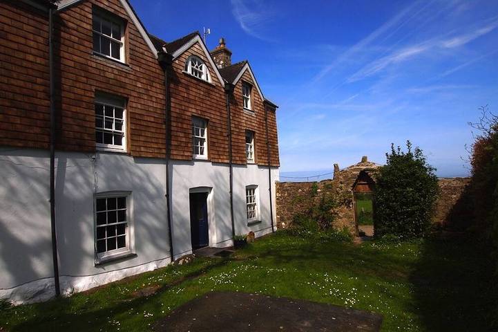 Holiday rental for 18 people, with hot tub and garden, with pets in Newport (Pembrokeshire)