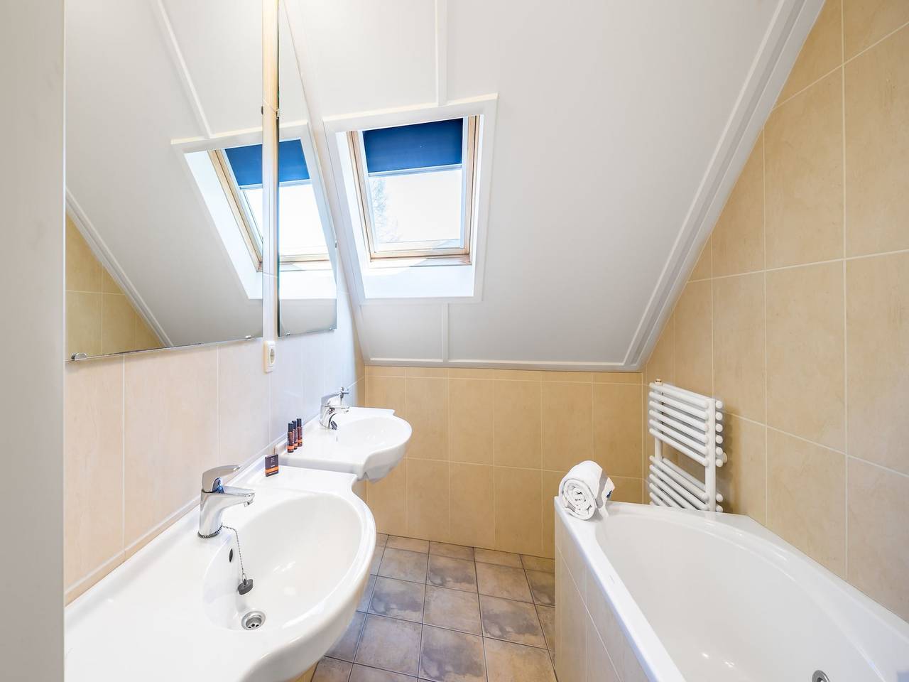 Luxurious villa with 5 bathroom, whirlpool, near a reserve in Weert, Limburg (Niederlande)