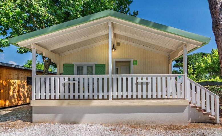 Bungalow per 4 persone, con balcone, adatto a famiglie con bambini in Versilia