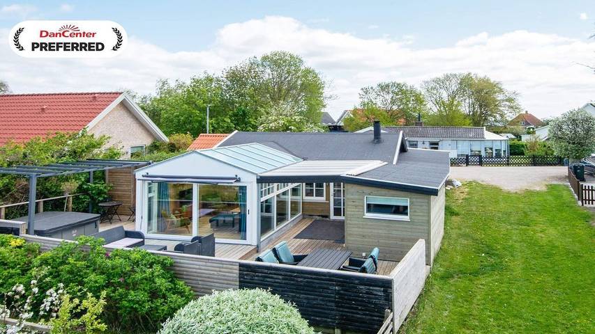 Ferieudlejning for 6 personer, med jacuzzi og have, husdyr tilladt i Hejlsminde