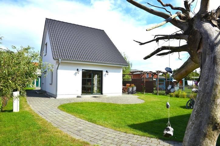Ferienhaus für 4 Personen, mit Terrasse und Garten in Glowe