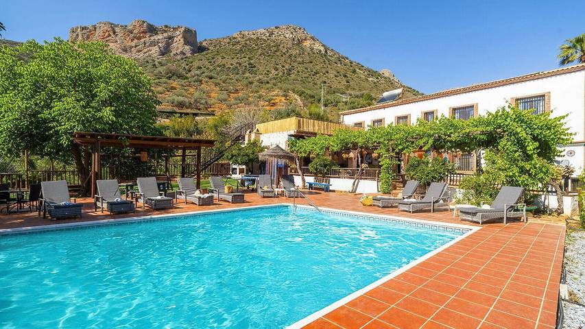 Ferienhaus für 12 Personen, mit Balkon/Terrasse und Whirlpool sowie Pool