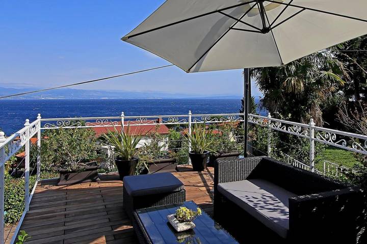 Ferienwohnung für 2 Personen, mit Pool und Balkon/Terrasse, mit Haustier in Lovran