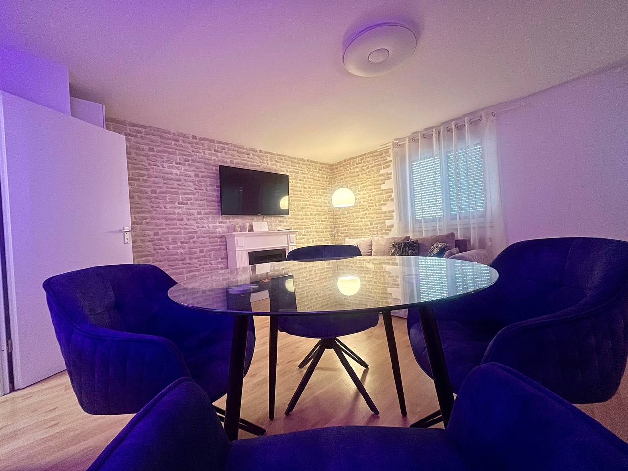 Ganze Wohnung, Apartment „Weiss“ mit Bergblick und Wlan in Lörrach, Südschwarzwald