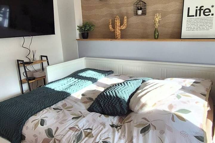 Ganze Wohnung, Right in the heart of the city, at the foot of the cathedral; ideal for the airport in Beauvais, Oise