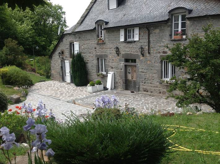 Manoir pour 14 personnes, avec terrasse et jardin en Auvergne - 2