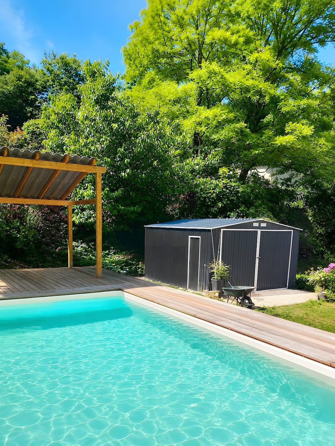 Maison de vacances « Maison Avec Piscine » avec vue montagne, piscine privée et Wi-Fi in Ansouis, Parc naturel régional du Luberon