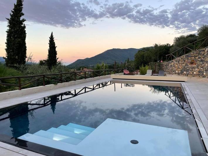 Ferienwohnung für 3 Personen, mit Garten und Pool sowie Ausblick und Sauna, kinderfreundlich