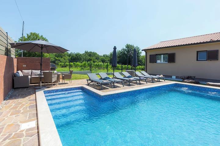 Villa for 6 people, with balcony and garden - 1
