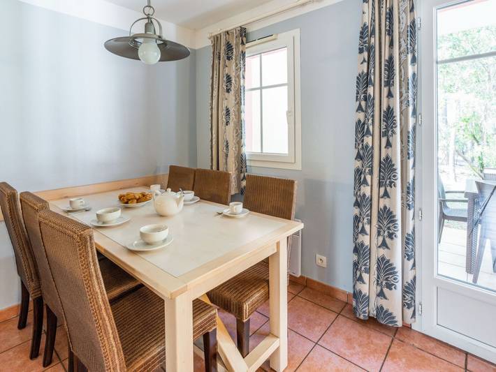 Gîte pour 4 personnes, avec bassin pour enfant ainsi que terrasse et jardin dans Golf de la Méjanne - 4